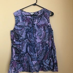 Sleeveless flowing shirt